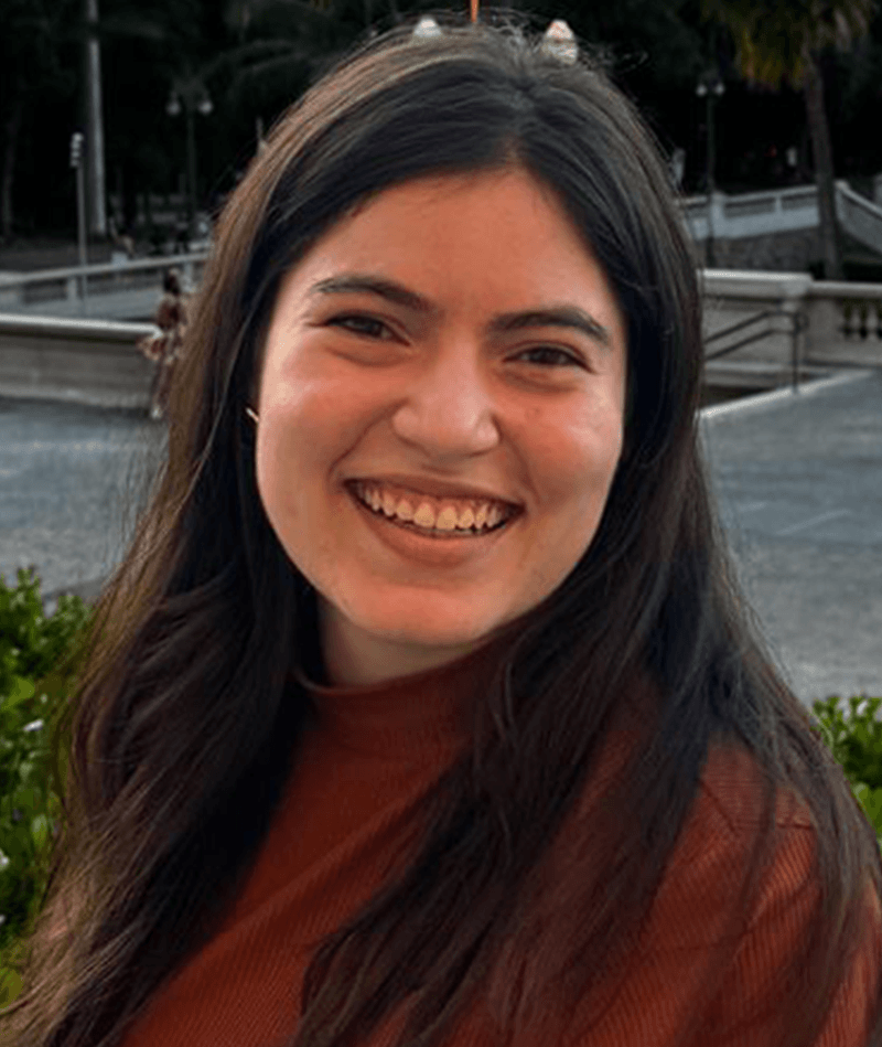Elisa Santos Headshot
