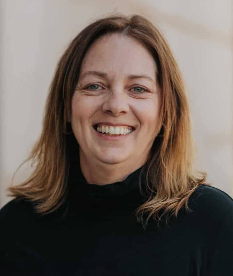 Mari Raymer Headshot